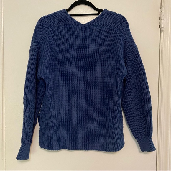 Everlane Textured Cotton V-Neck Sweater - Picture 2 of 8